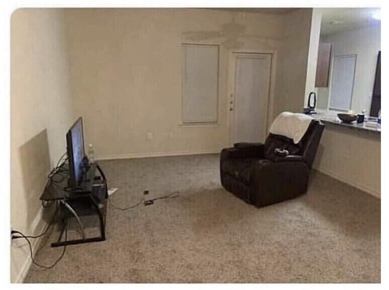 여자들은 이해 못하는 남자들의 진짜 미니멀 라이프..jpg_1.jpg