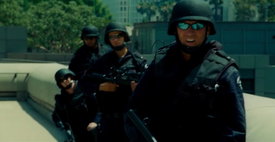 영화) 핸콕 명장면 "이제 착하게 살기로 결심한 핸콕" ㅋㅋㅋ_9.jpg