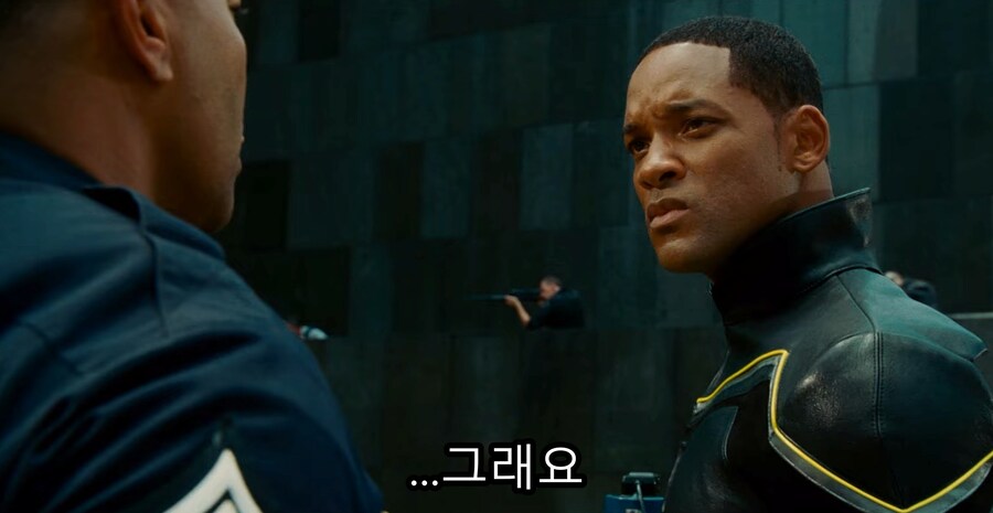 영화) 핸콕 명장면 "이제 착하게 살기로 결심한 핸콕" ㅋㅋㅋ_15.jpg