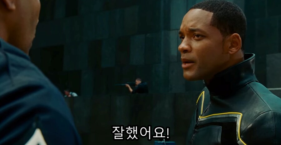 영화) 핸콕 명장면 "이제 착하게 살기로 결심한 핸콕" ㅋㅋㅋ_23.jpg