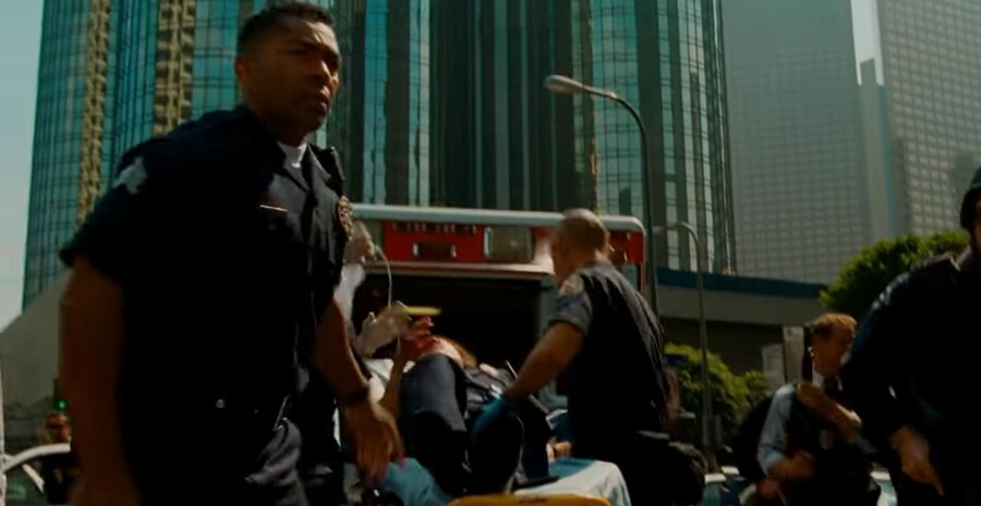 영화) 핸콕 명장면 "이제 착하게 살기로 결심한 핸콕" ㅋㅋㅋ_54.jpg