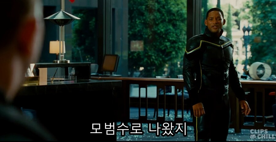 영화) 핸콕 명장면 "이제 착하게 살기로 결심한 핸콕" ㅋㅋㅋ_75.jpg