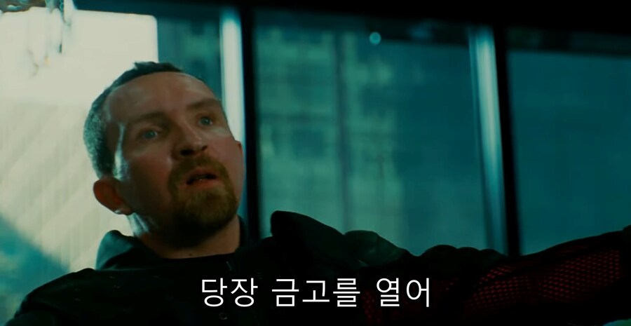 영화) 핸콕 명장면 "이제 착하게 살기로 결심한 핸콕" ㅋㅋㅋ_84.jpg