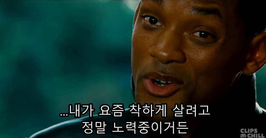 영화) 핸콕 명장면 "이제 착하게 살기로 결심한 핸콕" ㅋㅋㅋ_89.jpg