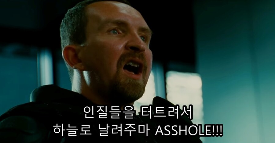 영화) 핸콕 명장면 "이제 착하게 살기로 결심한 핸콕" ㅋㅋㅋ_94.jpg