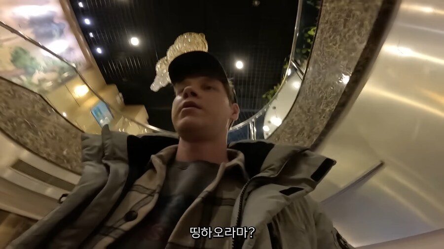 북한 식당에 외국인인 척 하고 잠입한 남조선 스파이.jpg_5.png