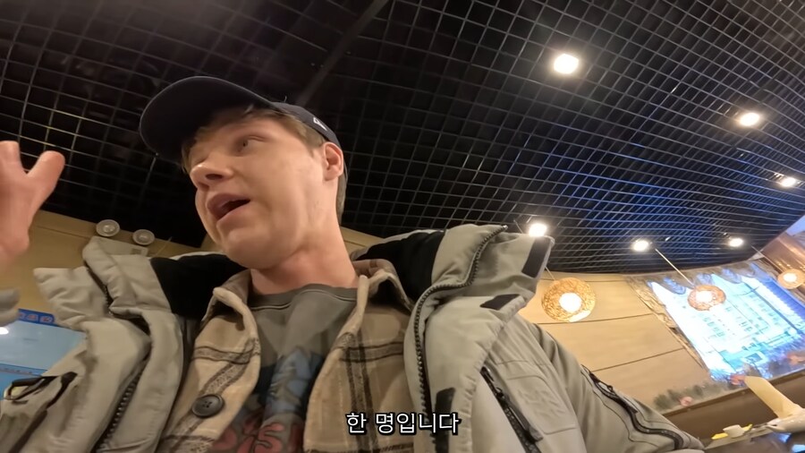 북한 식당에 외국인인 척 하고 잠입한 남조선 스파이.jpg_11.png