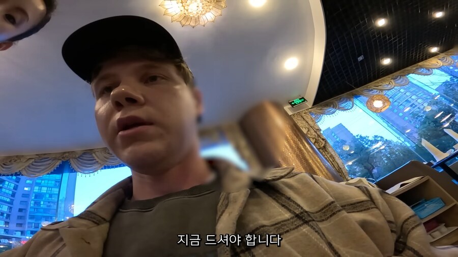 북한 식당에 외국인인 척 하고 잠입한 남조선 스파이.jpg_21.png