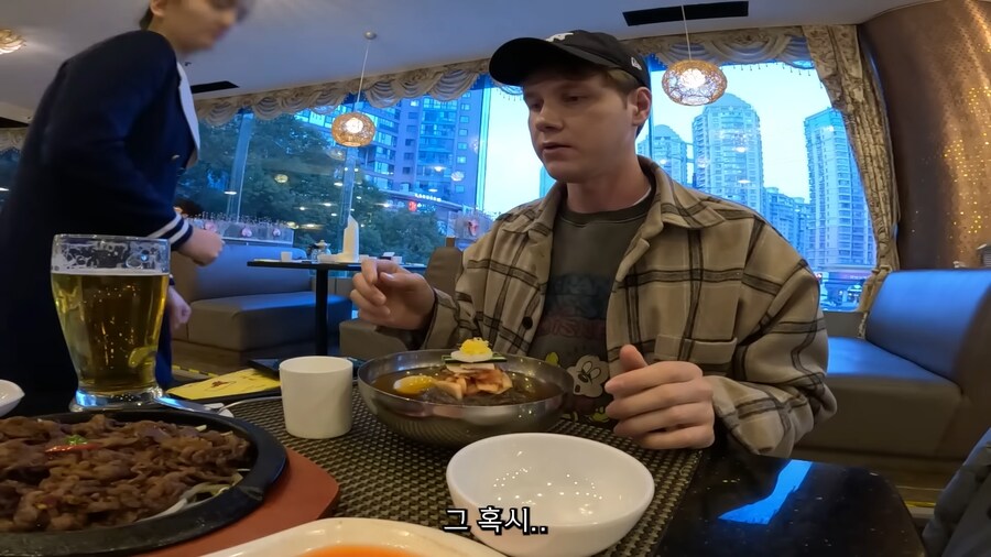 북한 식당에 외국인인 척 하고 잠입한 남조선 스파이.jpg_23.png