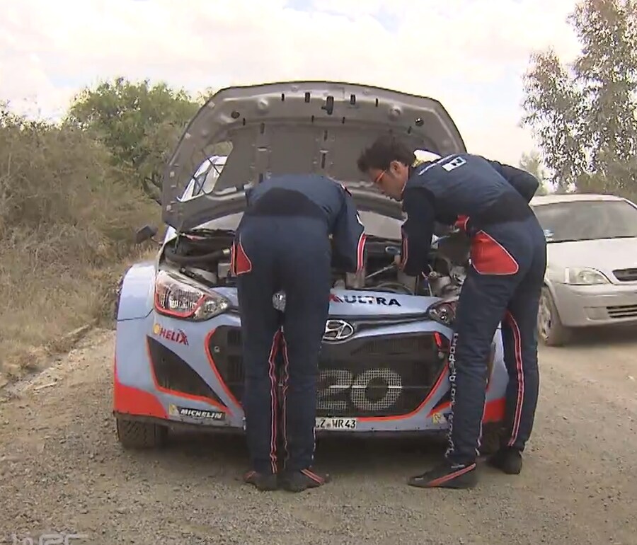 레이싱 경기도중 술을 먹는 경우가 있다?_12.png