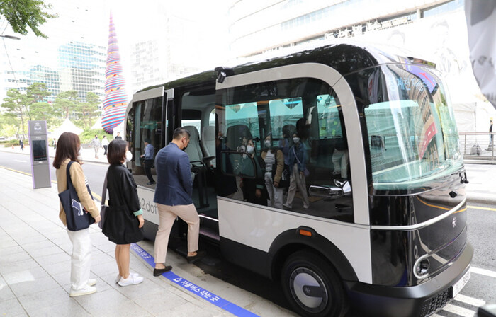 일본에서 욕먹고 있는 오사카 엑스포 버스_4.jpg