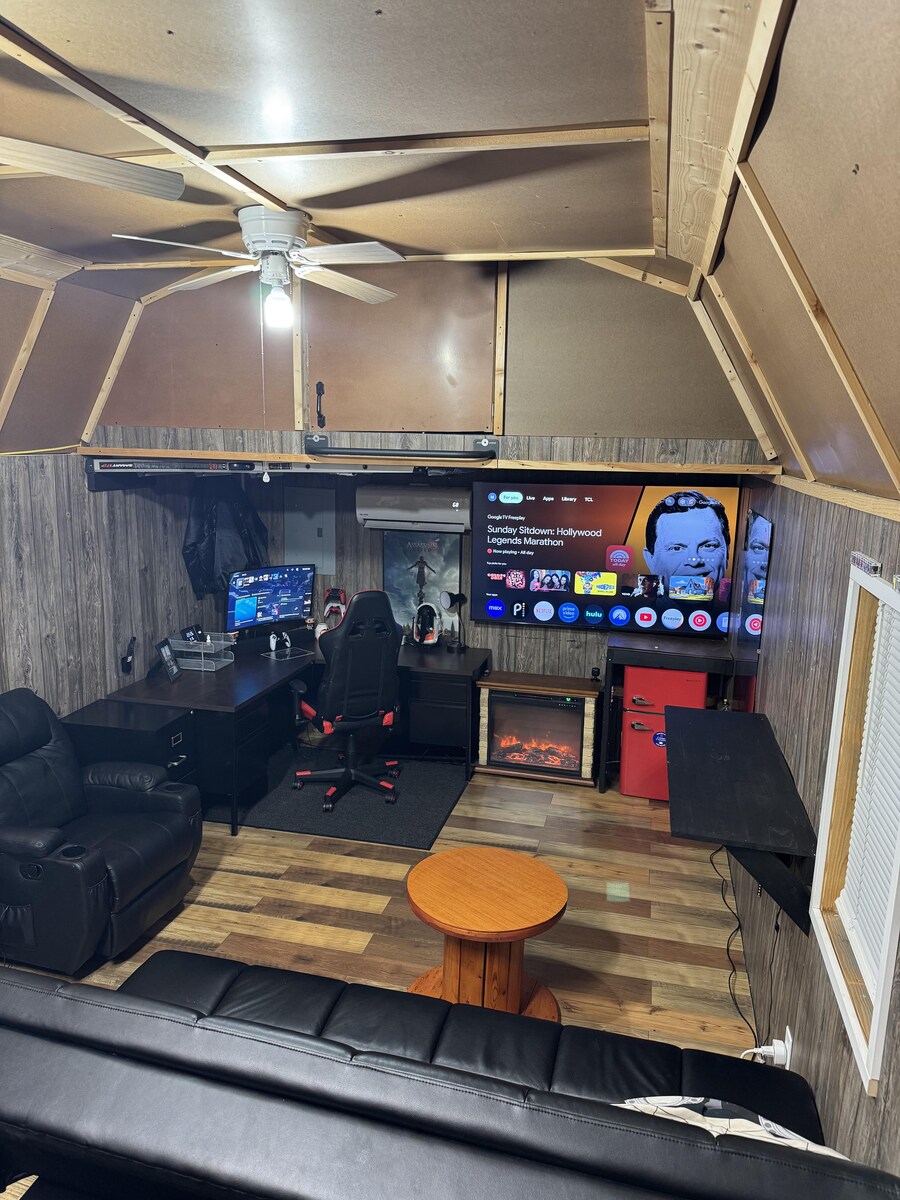 42살 레딧유저가 마련한 게임 및 영화 감상용 은신처.jpg_2.jpg