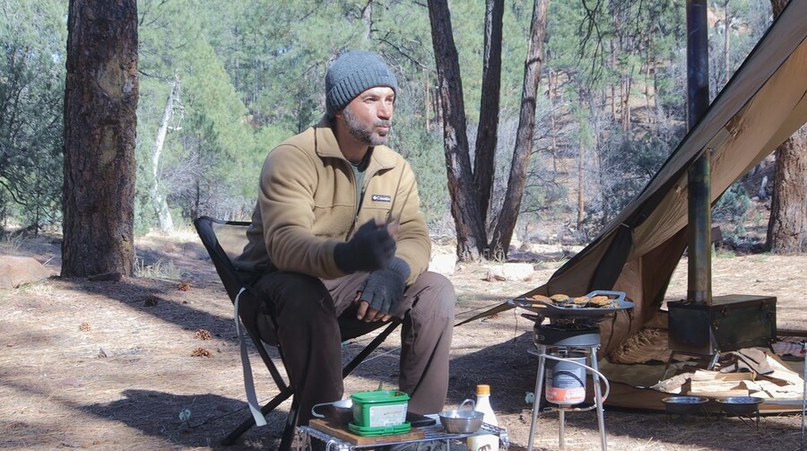 텐트에서 요리를 해보는 외국인_11.jpg