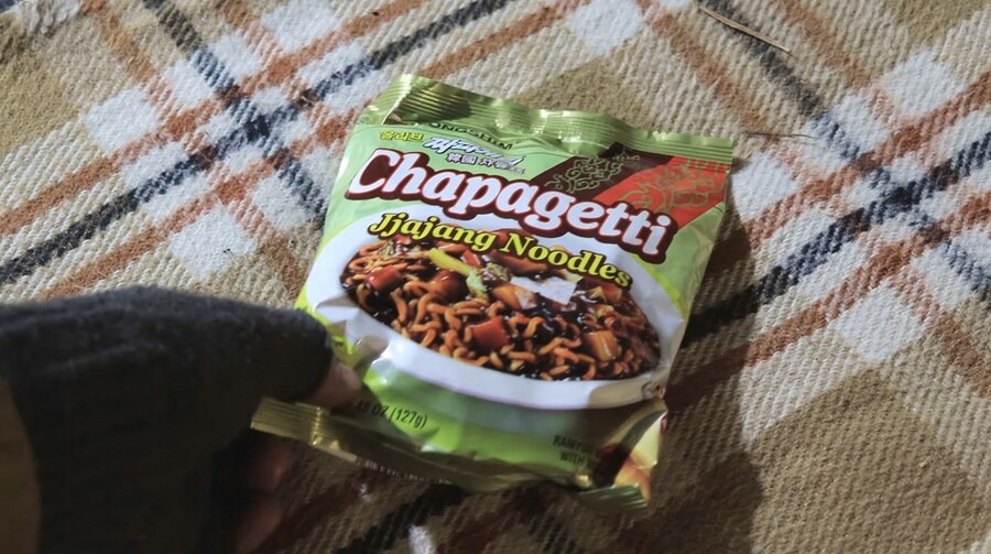 텐트에서 요리를 해보는 외국인_23.jpg