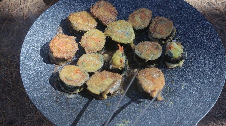 텐트에서 요리를 해보는 외국인_8.jpg