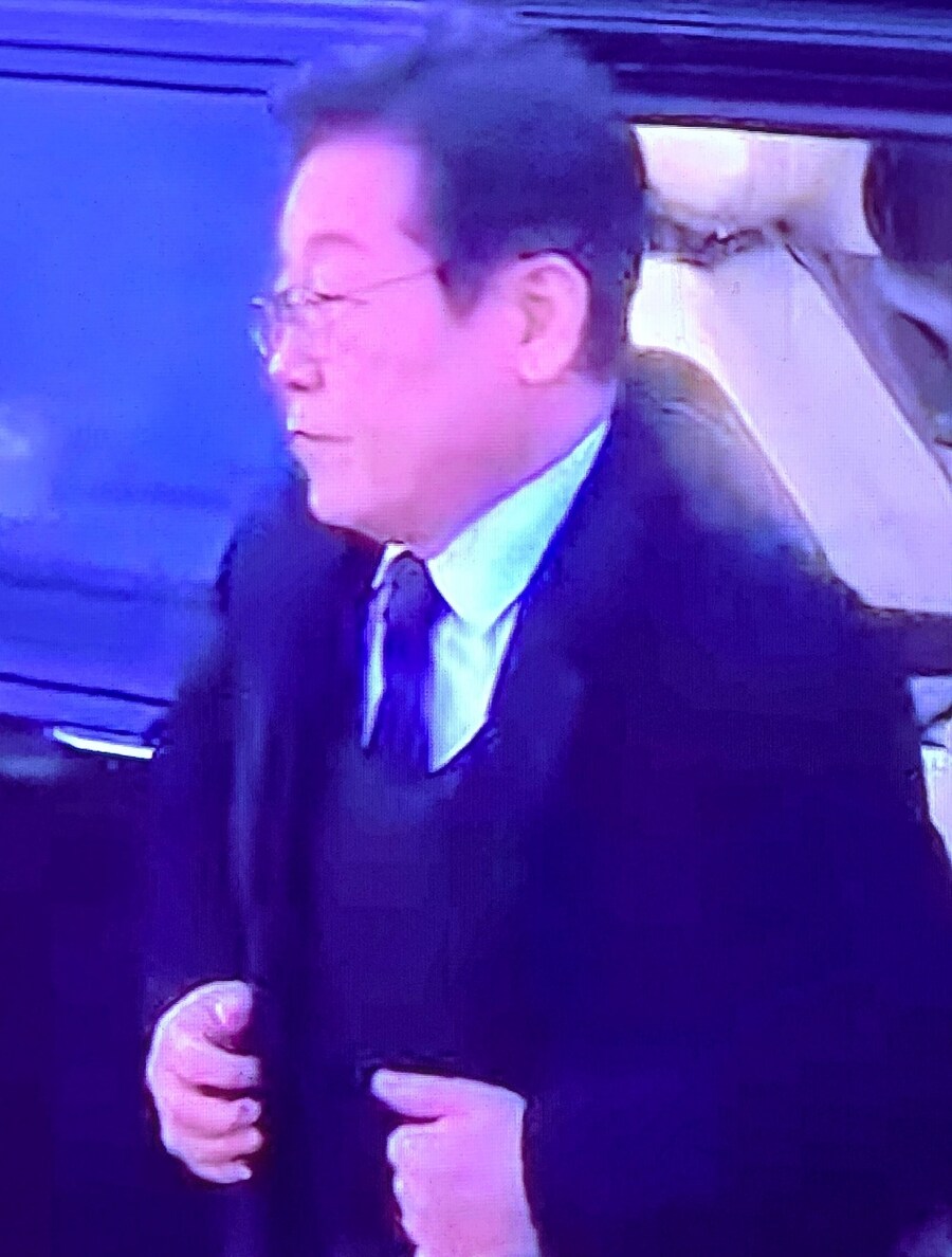 방탄복 입은 이재명_1.jpg