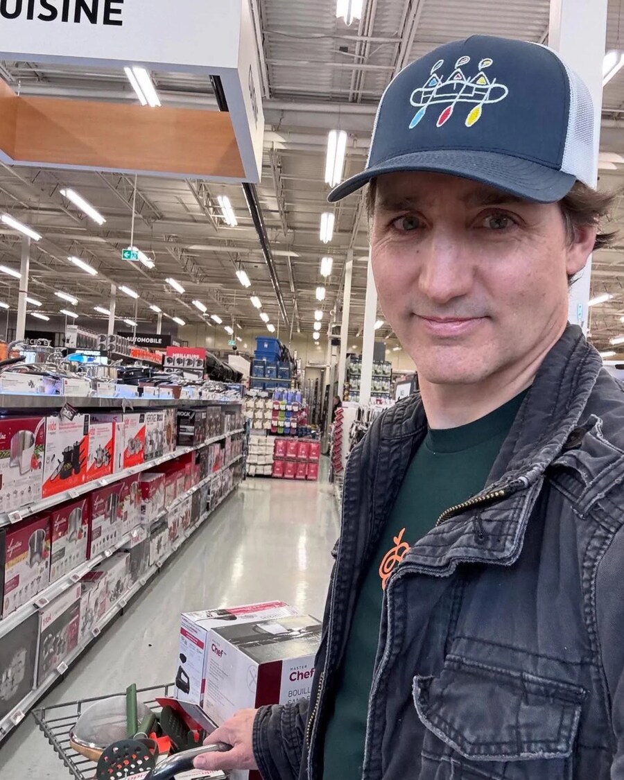 자유인이 된 트뤼도 캐나다 전총리의 사임 1일차 근황_1.jpg