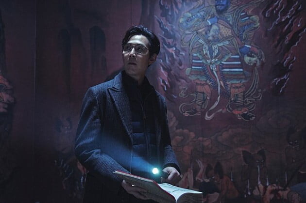 스포 ) [검은 수녀들] 리뷰: 강동원을 송혜교로 TS시킨 결과는?_15.jpg