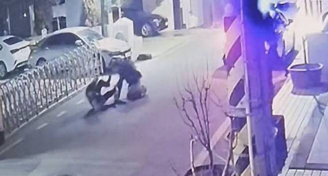 경찰상대로 칼부림한 범인 사살사건 근황_1.jpg