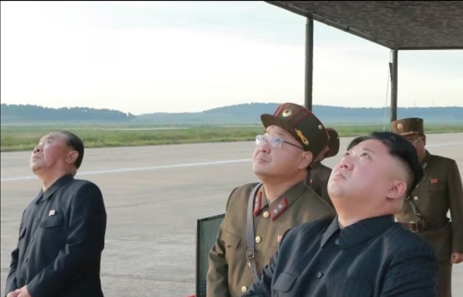 수령님 하늘에서 먼가 내려오는데요?_2.jpg