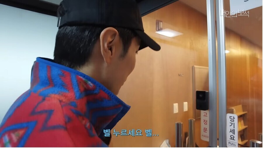 자기를 본딴 피규어를 본 연예인의 반응_11.jpg