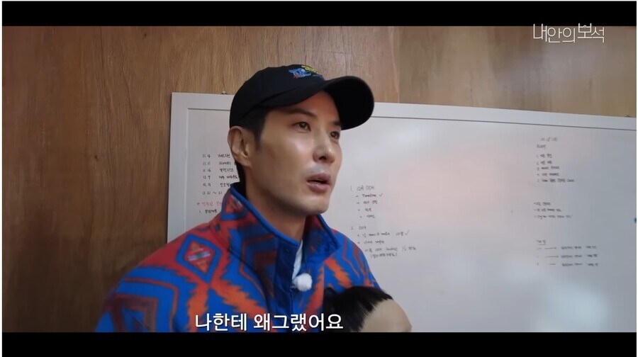 자기를 본딴 피규어를 본 연예인의 반응_18.jpg