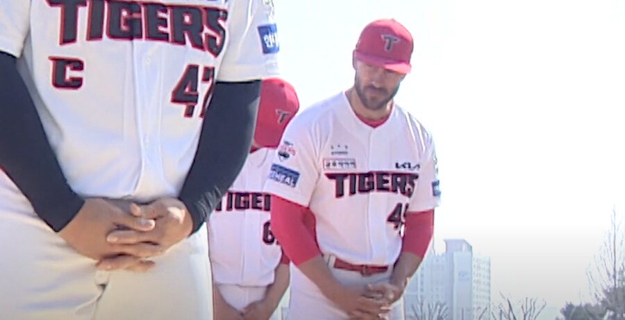 한국 야구리그에 온 용병들이 가장 당황한다는 행사.jpg_3.png