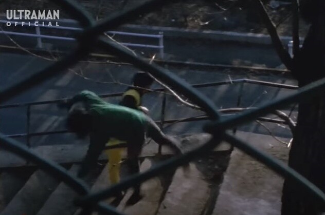 울트라맨) 계단에서 하는 낙법_1.jpg