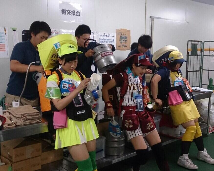 블루아카) 스미레 아르바이트 의상 보고 작성한 비어걸, 비어보이 관련 잡설._5.png