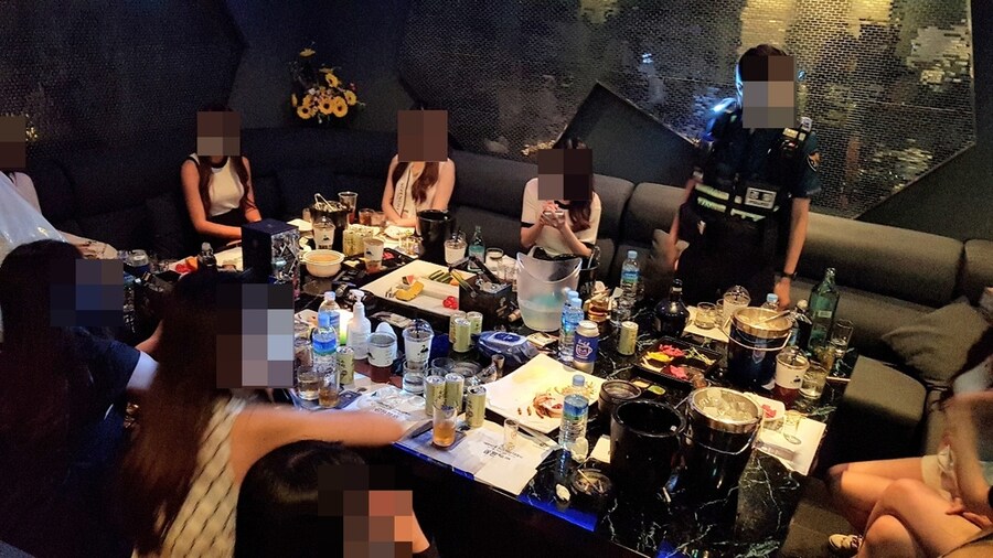 블루아카) 스미레 아르바이트 의상 보고 작성한 비어걸, 비어보이 관련 잡설._8.png