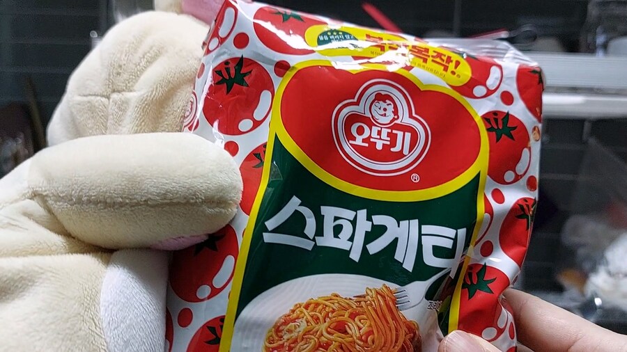 스파게티에는 치즈는 국룰이죠!_3.jpg