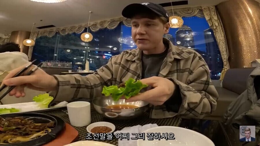 해외 북한식당에 들어간 외국인이 직원들의 관심을 한몸에 받은 이유_10.jpg