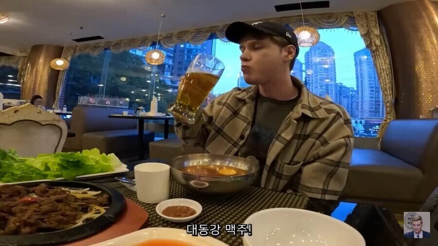 해외 북한식당에 들어간 외국인이 직원들의 관심을 한몸에 받은 이유_5.jpg