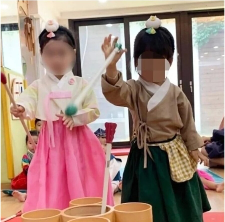 한복 잘못 입혀 보내 쪽팔렸던 유치원 학부모._2.jpg