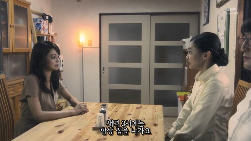 갓 입싸한 가정부를 모욕하는 고용주의 남매_1.jpg