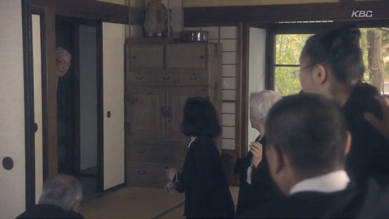 실종된 오빠의 장례식을 치루던 여동생의 최후_19.jpg