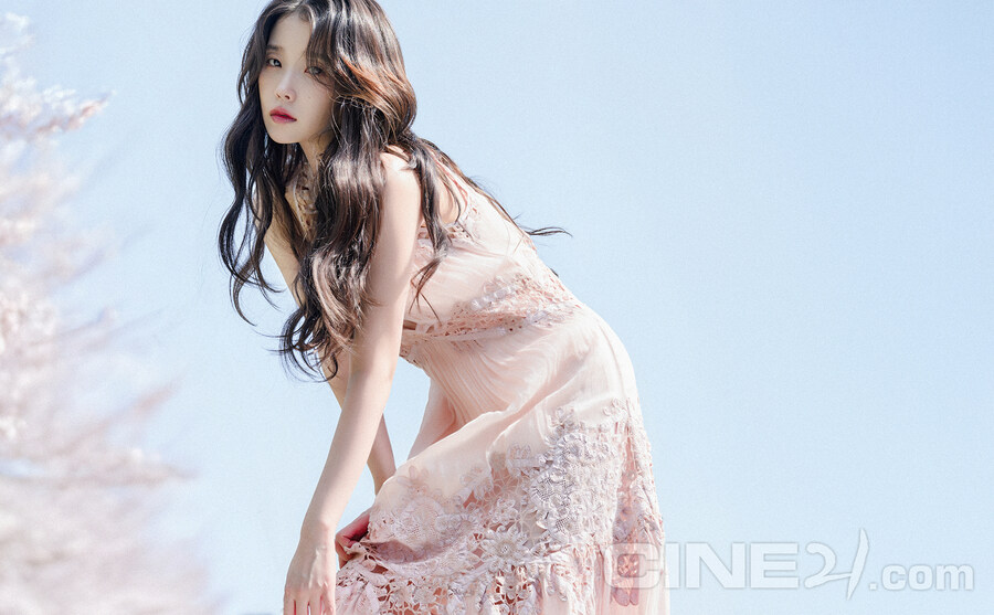 [씨네21] 1500호 아이유 화보 사진_1.jpg
