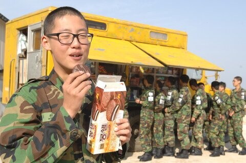 가난해서 군대에서 몽쉘을 처음 먹었다는 경험담_1.jpg