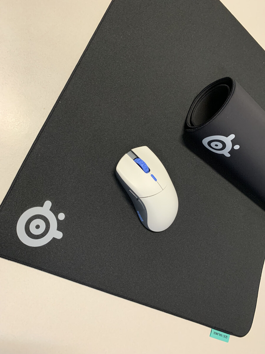 스틸시리즈 QcK Pro 게이밍마우스패드_1.jpg