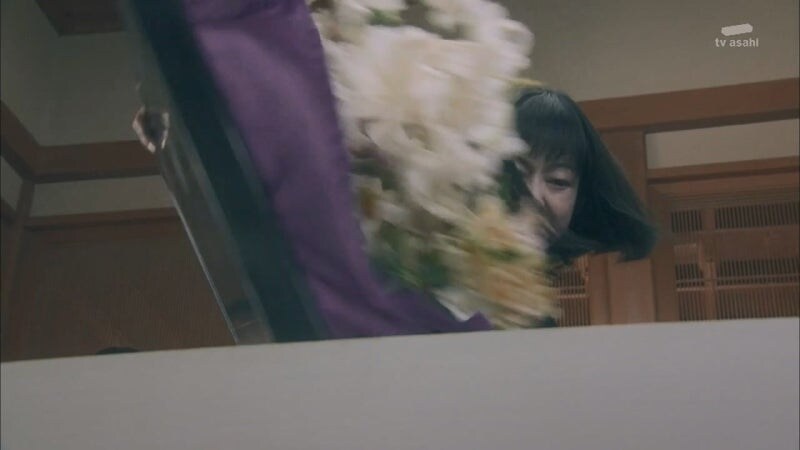 어머니 장례식을 치루는데 어머니가 살아돌아왔다_15.jpg