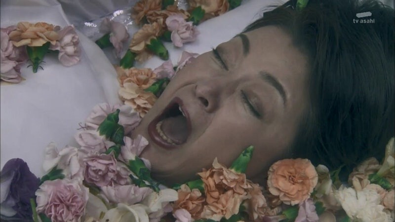 어머니 장례식을 치루는데 어머니가 살아돌아왔다_16.jpg