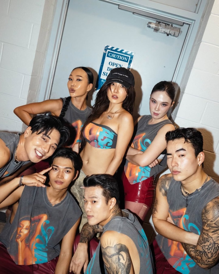 250403.화사.인스타그램 09.jpg