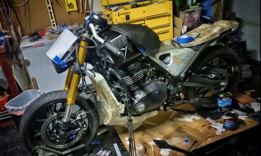 커스텀 트라이엄프 스피드 400 제작-완성-전시_8.jpg