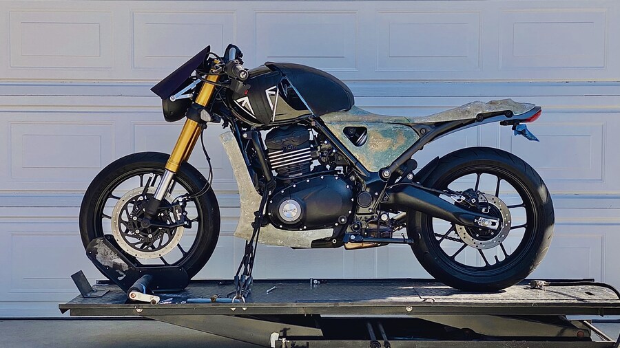 커스텀 트라이엄프 스피드 400 제작-완성-전시_9.jpg