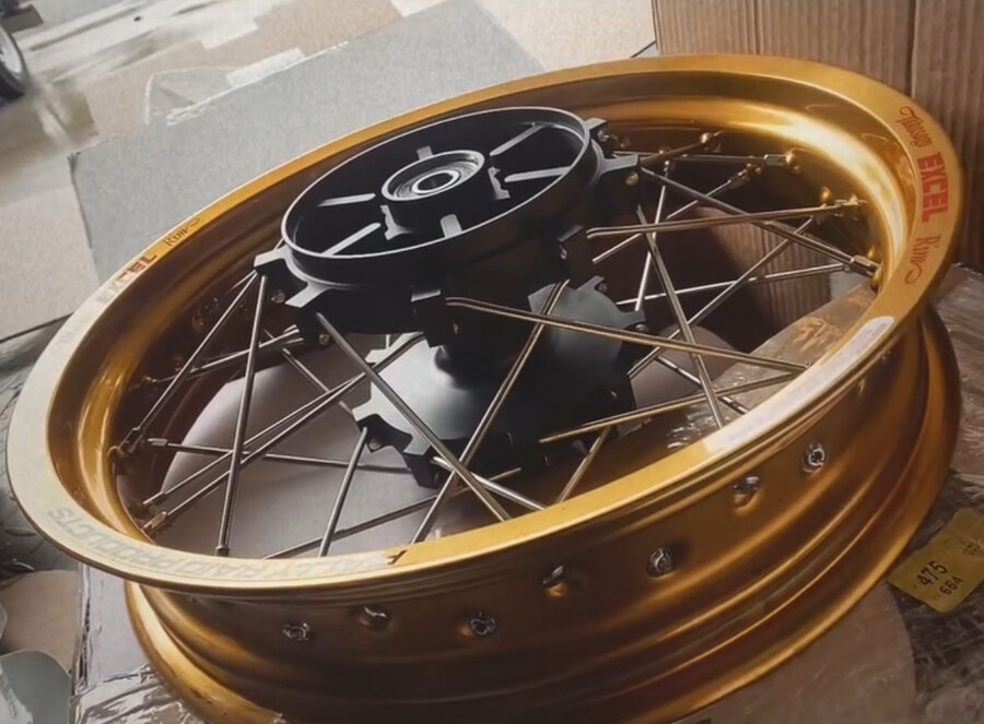 커스텀 트라이엄프 스피드 400 제작-완성-전시_23.jpg