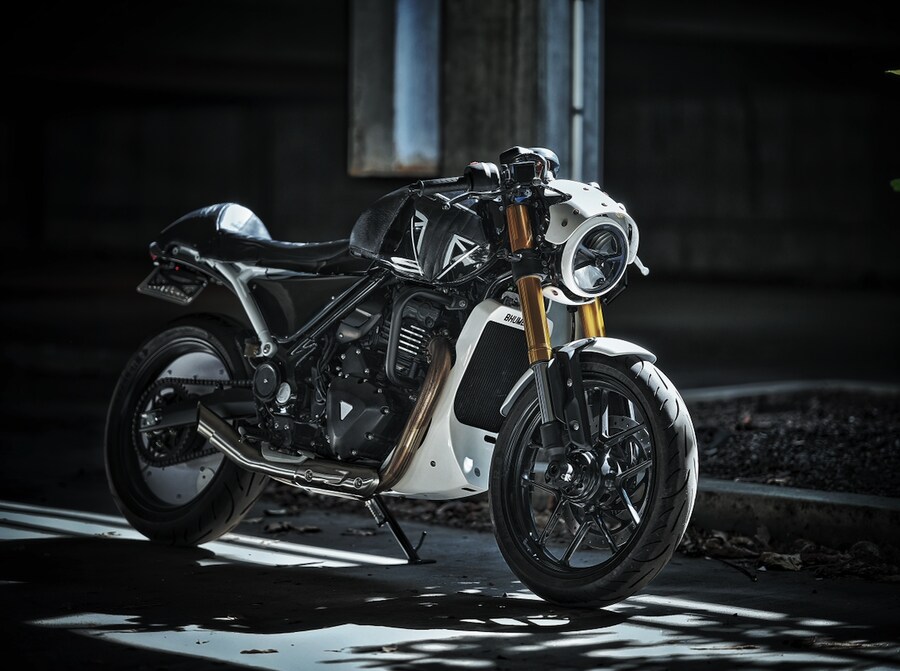 커스텀 트라이엄프 스피드 400 제작-완성-전시_25.png