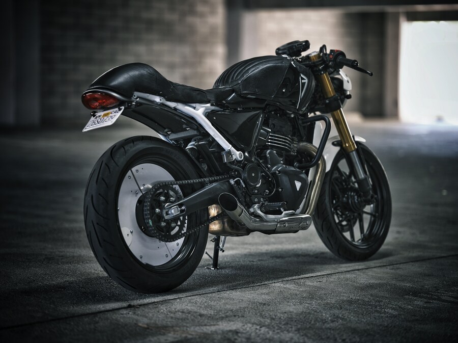 커스텀 트라이엄프 스피드 400 제작-완성-전시_27.png