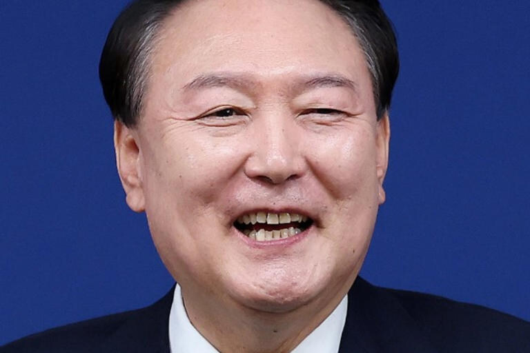 尹, 파면된 지 4일 만에…”다시 대통령 해주세요”_1.jpg