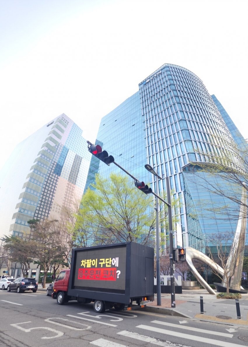 기아 트럭 박혔군요_3.jpg