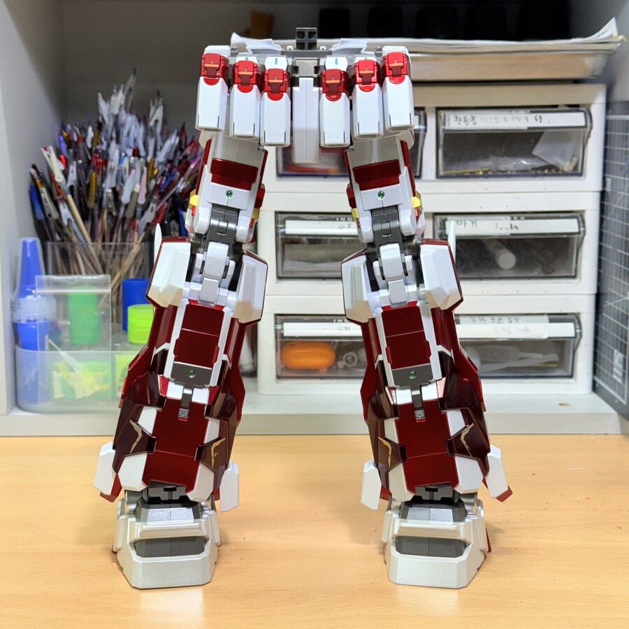 SMP 반프레이오스 하반신(AR-3 파워드) 완성 (도색 작업 중)_7.jpg